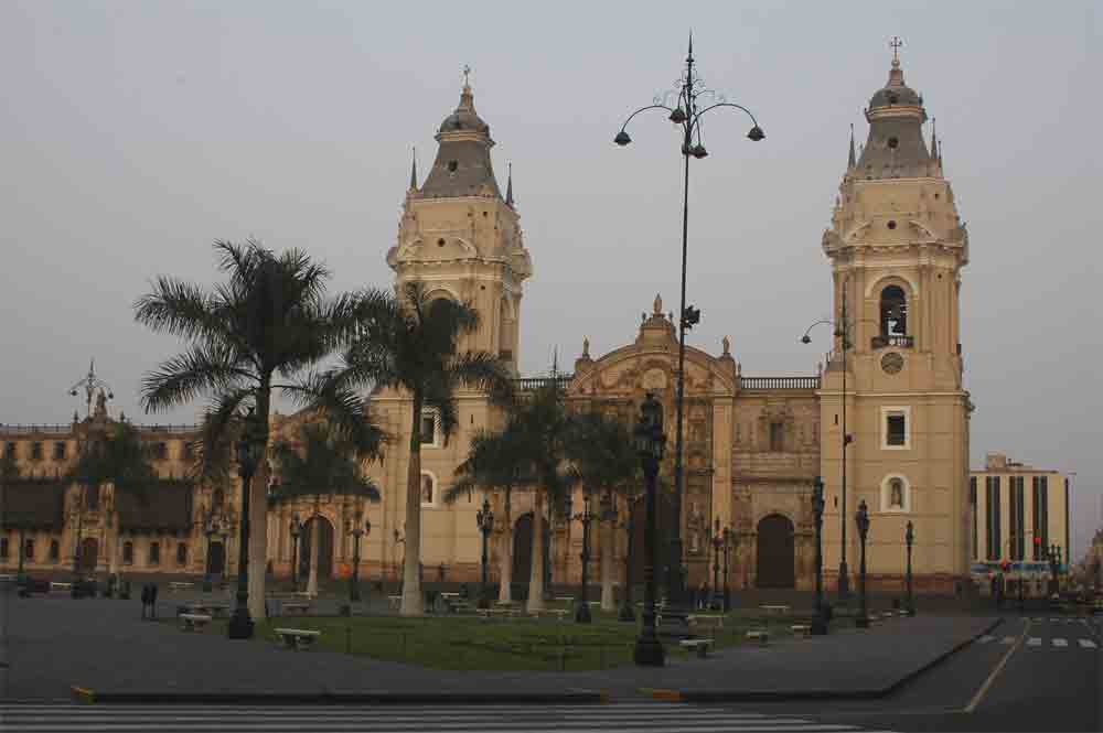 193 - Peru - Lima, plaza de armas, catedral